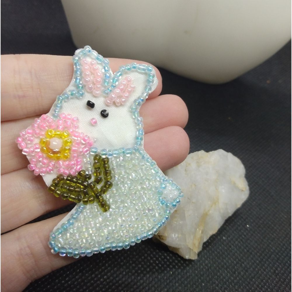 Bunny rabbit‎ beaded brooch